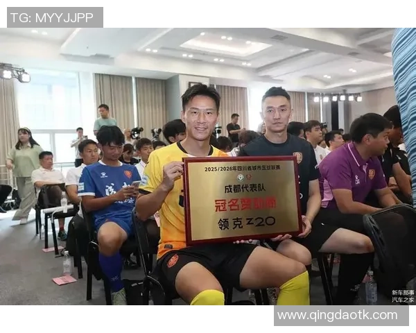 足球明星自拍合影展现亲密友谊与赛场外的真实一面