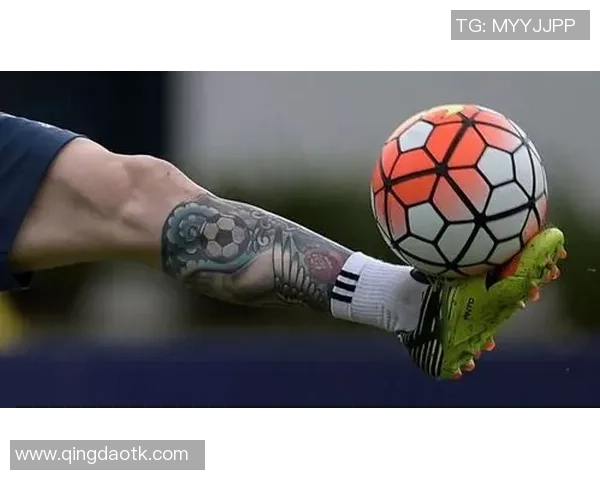 足球球星小纹身背后的故事与个性展现球场之外的独特魅力